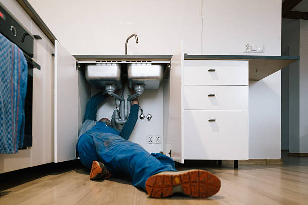 Professional Leak Detection technician working in Earlville, IL